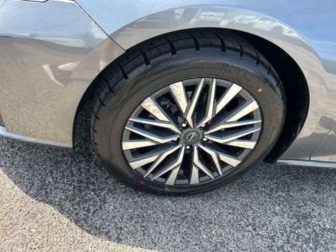 Used 2023 Nissan Altima 2.5 SV image 10