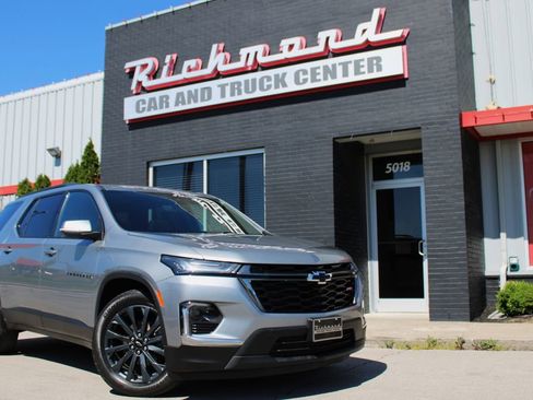 Used 2023 Chevrolet Traverse RS AWD/4WD image 3