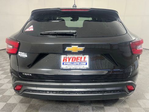 New 2026 Chevrolet Trax LS w/ LS Convenience Package FWD image 5