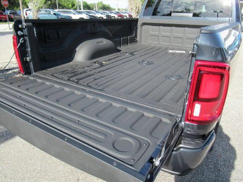 New 2026 RAM 2500 Laramie AWD/4WD image 8