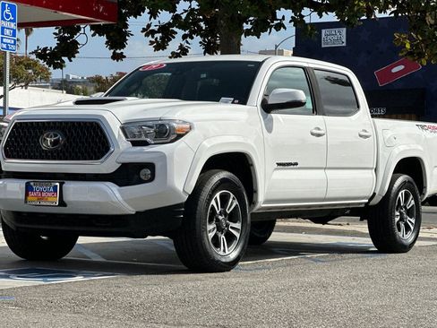 Used 2019 Toyota Tacoma TRD Sport w/ Technology Package AWD/4WD image 8