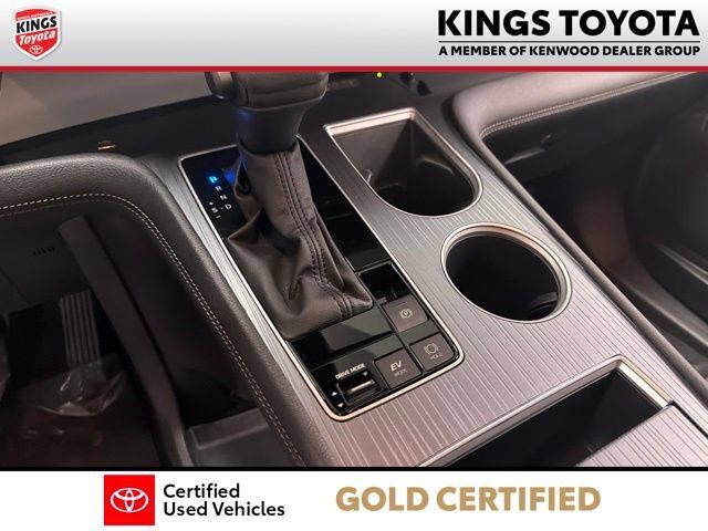 Used 2025 Toyota Sienna LE AWD/4WD image 23
