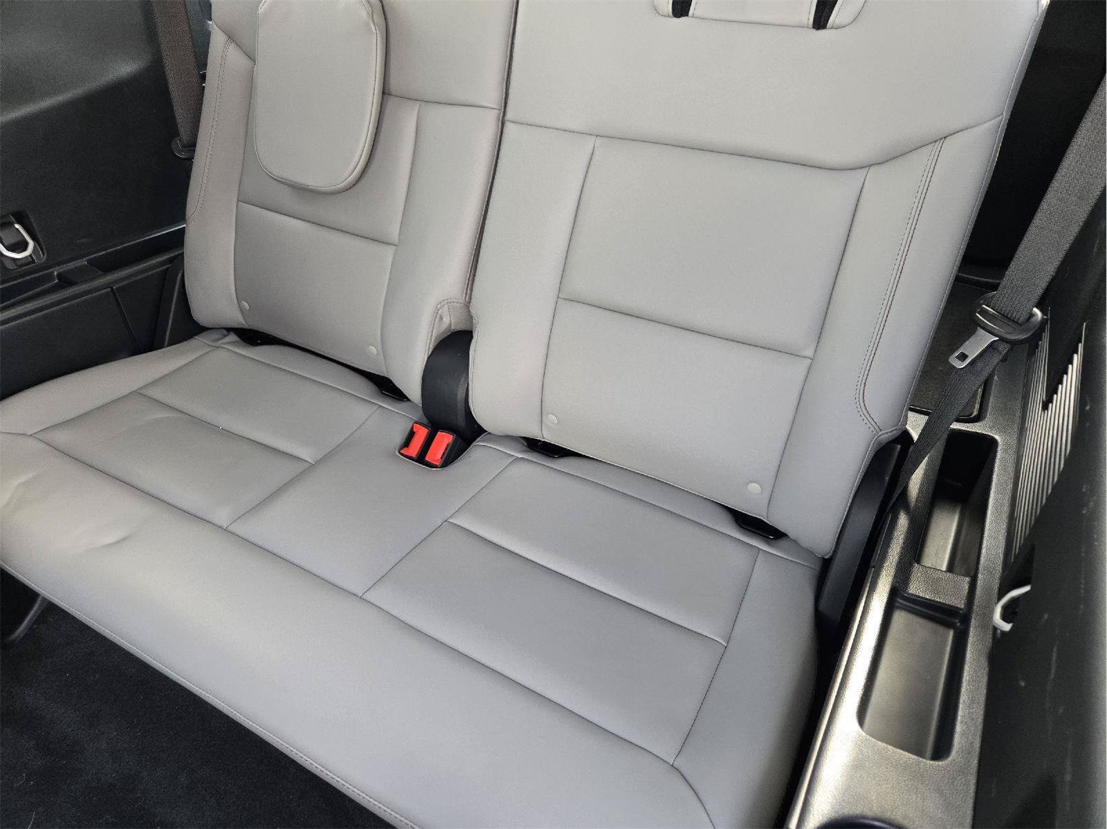 Used 2025 Ford Explorer Active w/ Active Comfort Package RWD image 30