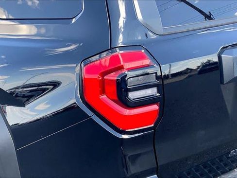 Certified 2025 Toyota 4Runner SR5 AWD/4WD image 29