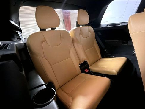 Used 2018 Volvo XC90 T5 Momentum w/ Convenience Package image 23