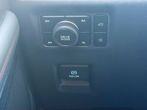 Used 2025 Ford Expedition Active AWD/4WD image 17