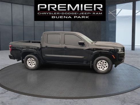 Used 2024 Nissan Frontier SV w/ Technology Package image 9