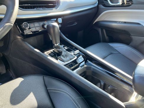 Used 2025 Jeep Compass Limited image 43