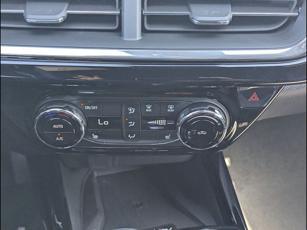 New 2026 Chevrolet Trax RS w/ Sunroof Package FWD image 25