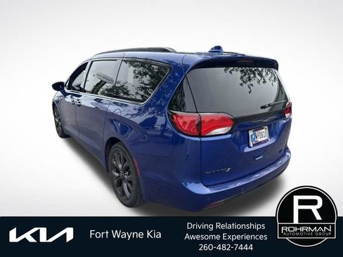 Used 2018 Chrysler Pacifica Touring-L Plus w/ Advanced Safetytec Group FWD image 3