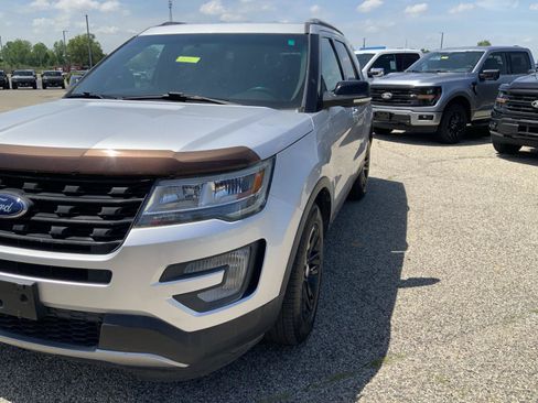 Used 2017 Ford Explorer XLT FWD image 14