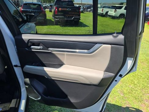 Used 2025 GMC Acadia Elevation w/ Elevation Premium Package FWD image 38