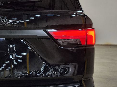 Used 2024 Toyota Sequoia Limited image 22