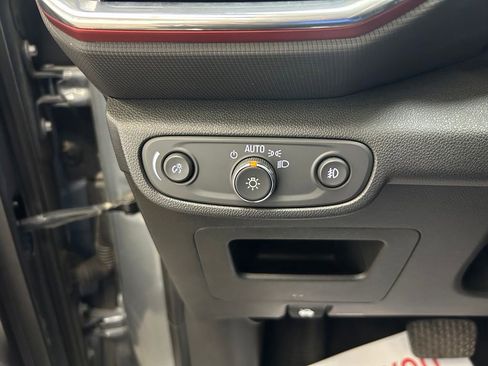 Used 2021 Chevrolet TrailBlazer RS w/ Sun and Liftgate Package FWD image 21