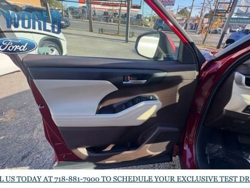 Used 2022 Toyota Highlander XLE image 8
