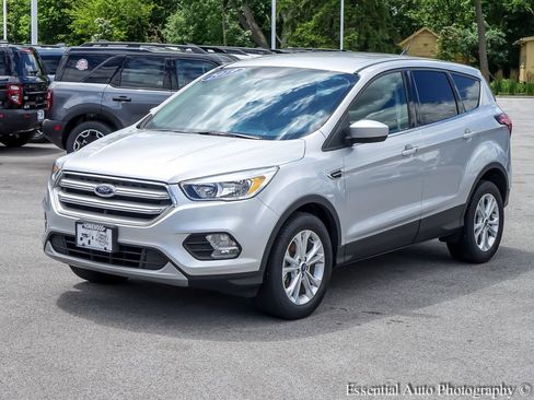 Used 2019 Ford Escape SE FWD image 3