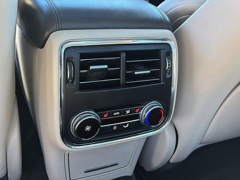 Used 2017 Lincoln Continental Reserve w/ Climate Package image 28