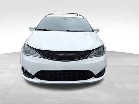Used 2018 Chrysler Pacifica Touring Plus FWD image 2