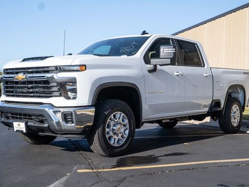 New 2026 Chevrolet Silverado 3500 LT image 4
