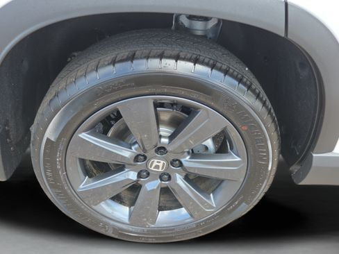 Used 2025 Honda Pilot Sport image 32