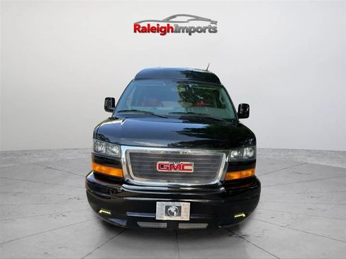 Used 2018 GMC Savana 2500 w/ Enhanced Convenience Package RWD image 2