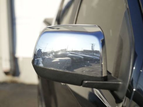 Used 2016 GMC Canyon SLT w/ Driver Alert Package image 9