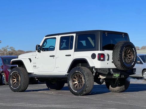 Used 2020 Jeep Wrangler Unlimited Sahara w/ Uconnect 4C Nav & Sound Group AWD/4WD image 5