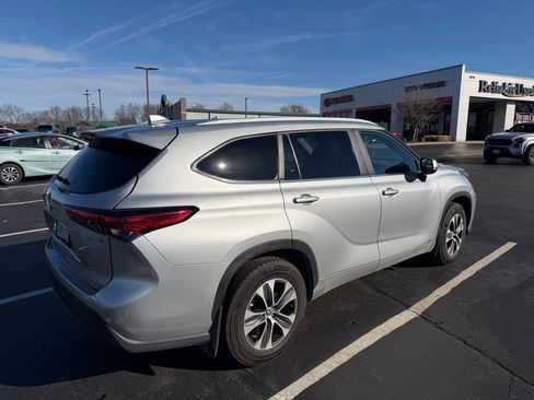 Certified 2023 Toyota Highlander XLE image 12