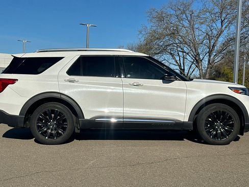 Used 2020 Ford Explorer Limited image 3