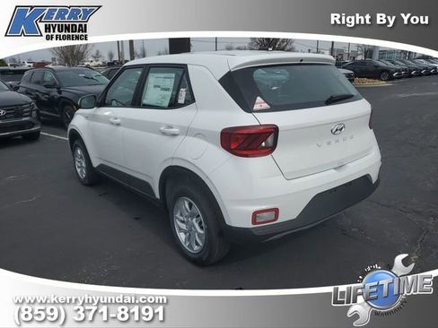 New 2026 Hyundai Venue SE image 3