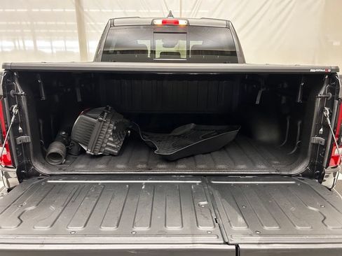 Used 2022 RAM 1500 Laramie AWD/4WD image 9