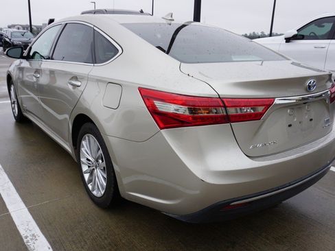 Used 2018 Toyota Avalon Limited image 4