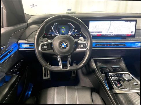 Used 2024 BMW 740i xDrive 740i xDrive image 17