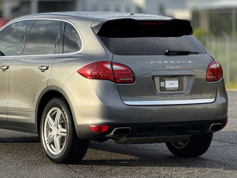 Used 2014 Porsche Cayenne Platinum Edition AWD/4WD image 16