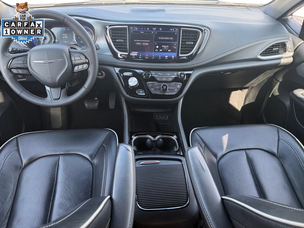Used 2025 Chrysler Pacifica Limited FWD image 11