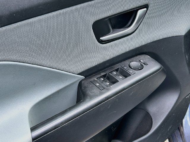 Used 2024 Hyundai Kona Limited FWD image 7
