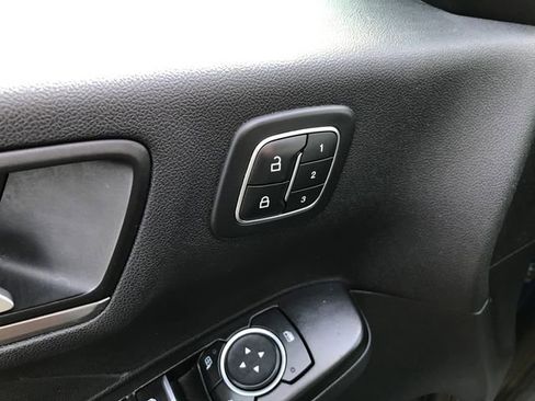 Used 2022 Ford Escape Titanium image 4