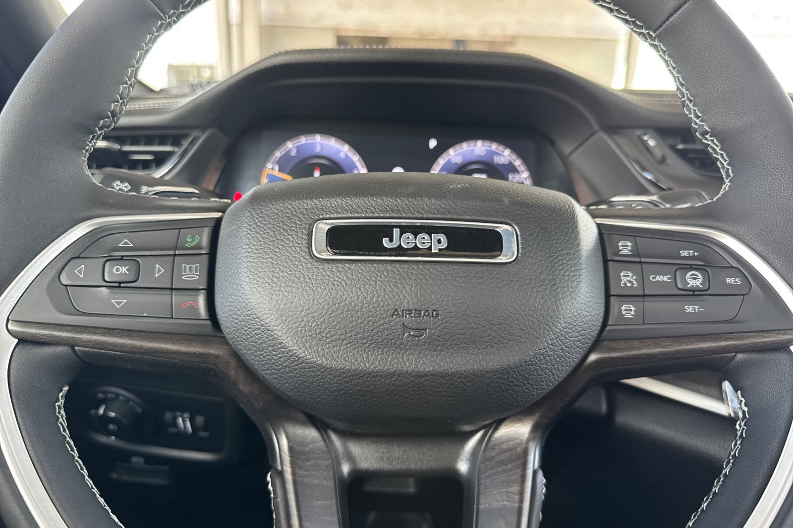New 2026 Jeep Grand Cherokee L Limited w/ Limited Altitude Package AWD/4WD image 22