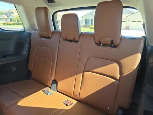 Used 2023 Nissan Pathfinder Platinum FWD image 6