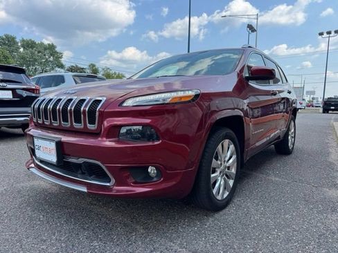Used 2017 Jeep Cherokee Overland w/ Technology Group FWD image 3
