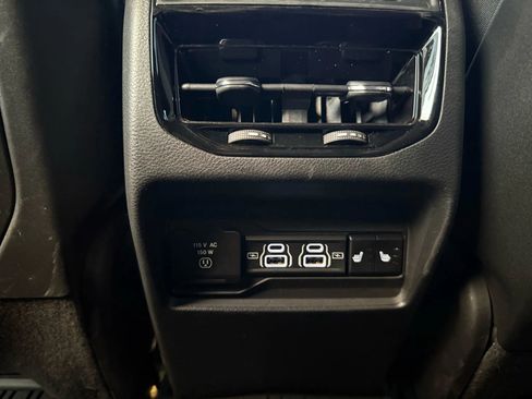 Used 2023 Jeep Grand Cherokee Limited w/ Luxury Tech Group II image 34