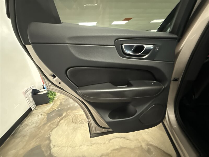 Used 2023 Volvo XC60 B5 Core AWD/4WD image 26