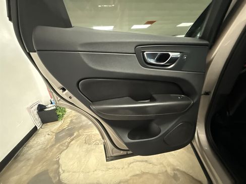 Used 2023 Volvo XC60 B5 Core AWD/4WD image 26