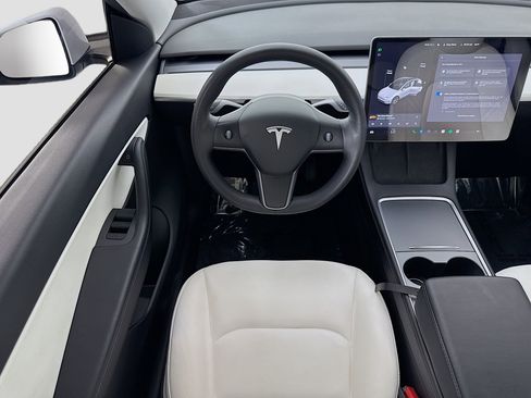 Used 2021 Tesla Model Y Long Range image 24