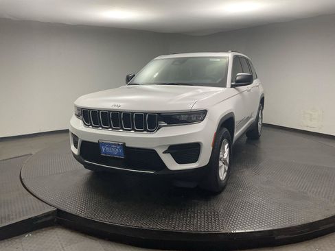 Used 2025 Jeep Grand Cherokee Laredo X w/ Luxury Tech Group I AWD/4WD image 3