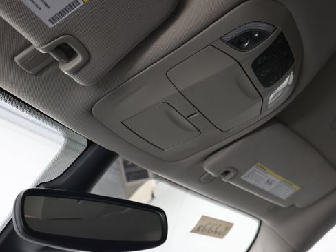 Used 2024 Chrysler Pacifica Touring-L image 13