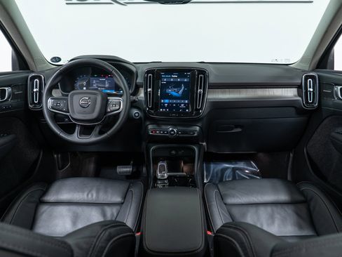 Used 2023 Volvo XC40 B5 Ultimate w/ Climate Package image 15