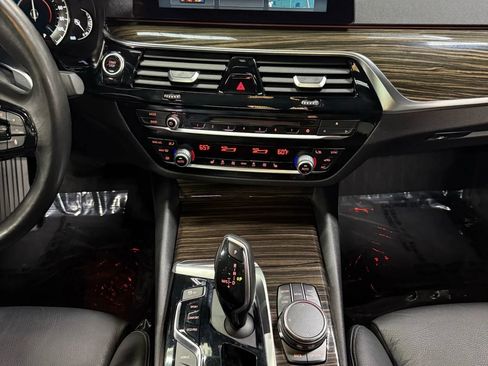 Used 2018 BMW 530e xDrive image 3