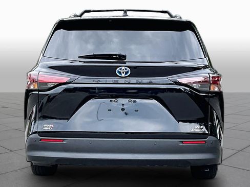 Used 2023 Toyota Sienna XLE w/ XLE Plus Package AWD/4WD image 5