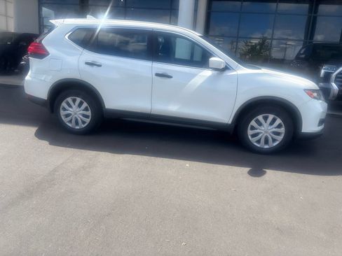 Used 2017 Nissan Rogue S AWD/4WD image 11